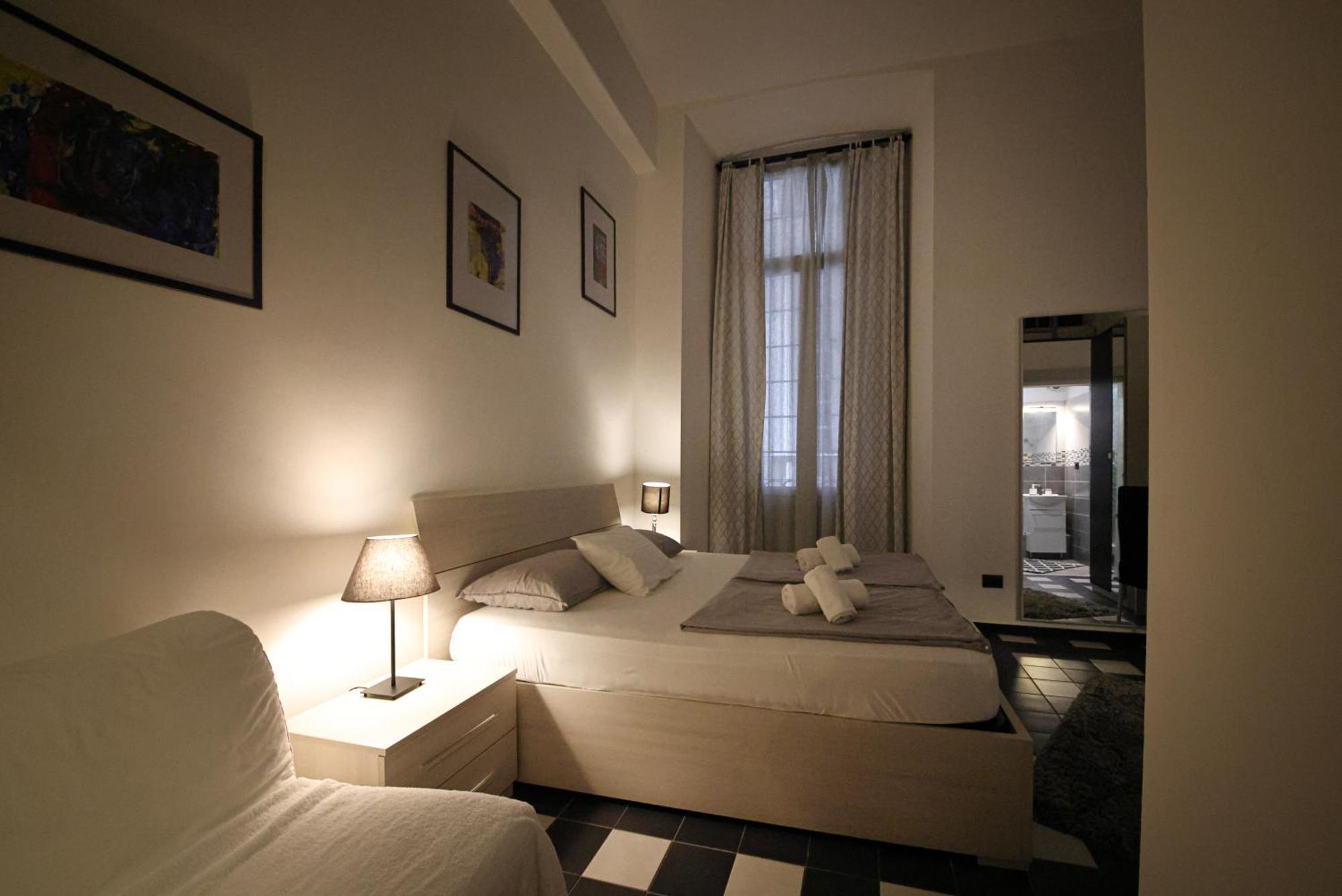 Nik Rooms Genoa Luaran gambar