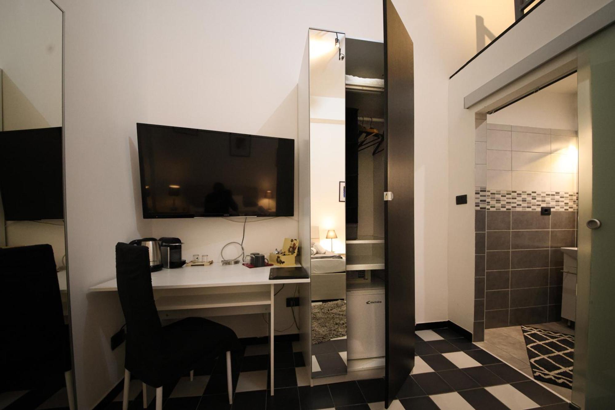 Nik Rooms Genoa Luaran gambar