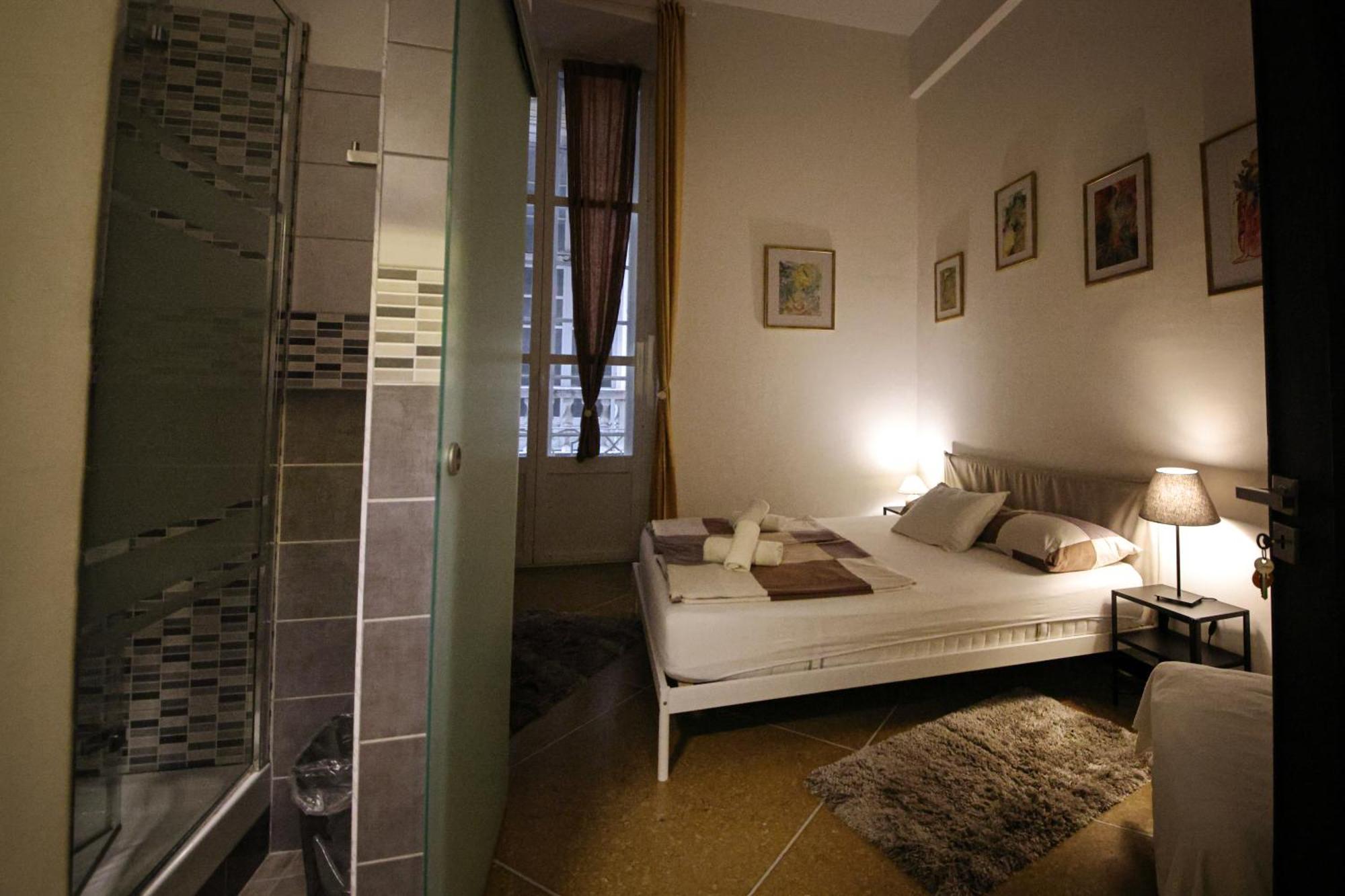 Nik Rooms Genoa Luaran gambar