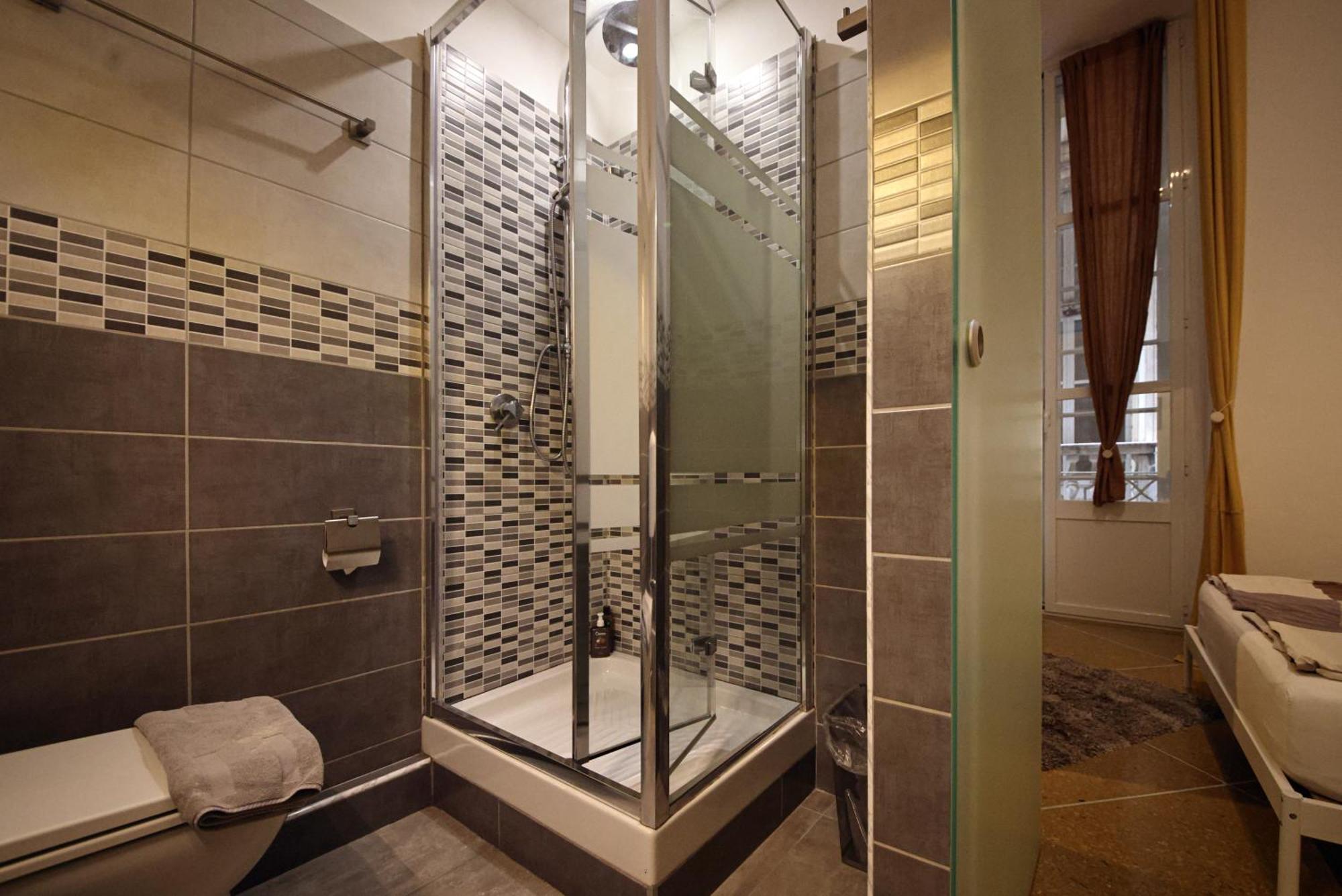 Nik Rooms Genoa Luaran gambar