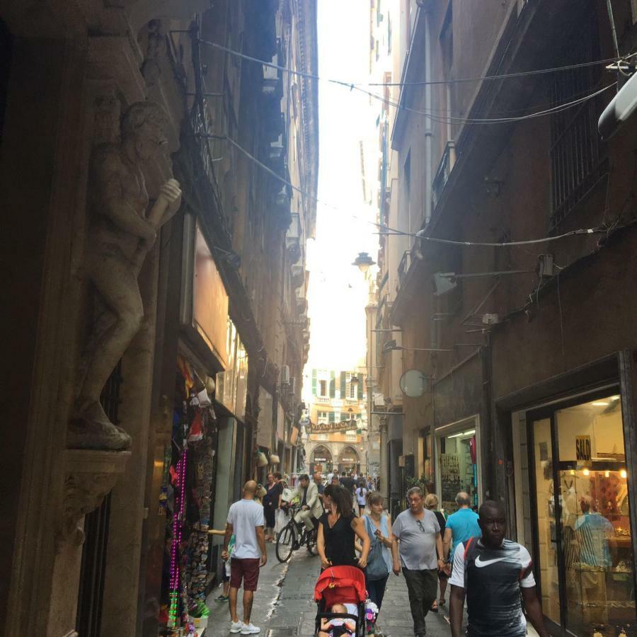 Nik Rooms Genoa Luaran gambar