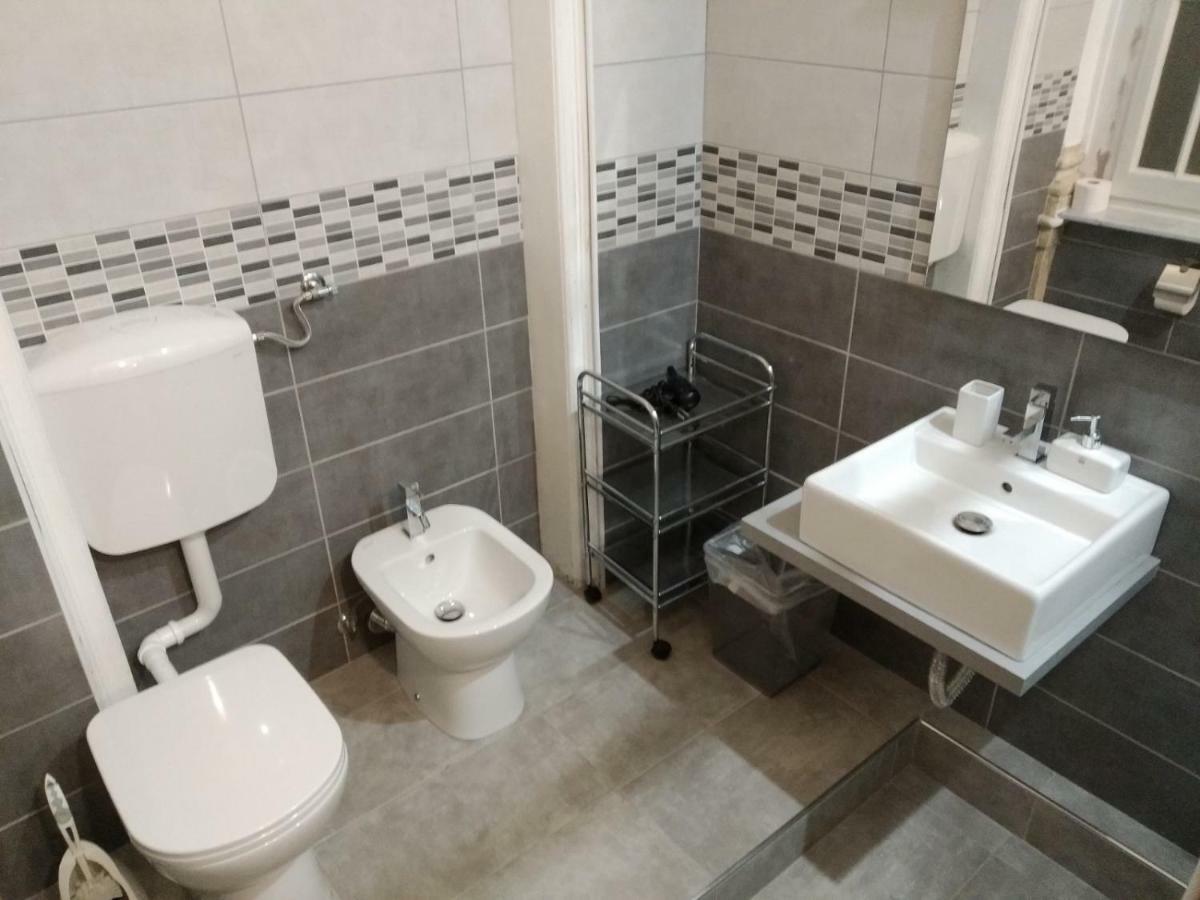 Nik Rooms Genoa Luaran gambar